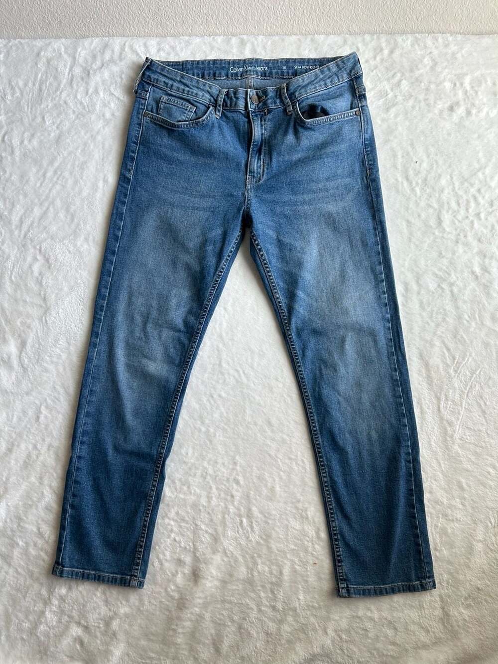Calvin Klein Jeans Women's Slim Boyfriend Mid-Rise Medium Wash Denim Jeans Size